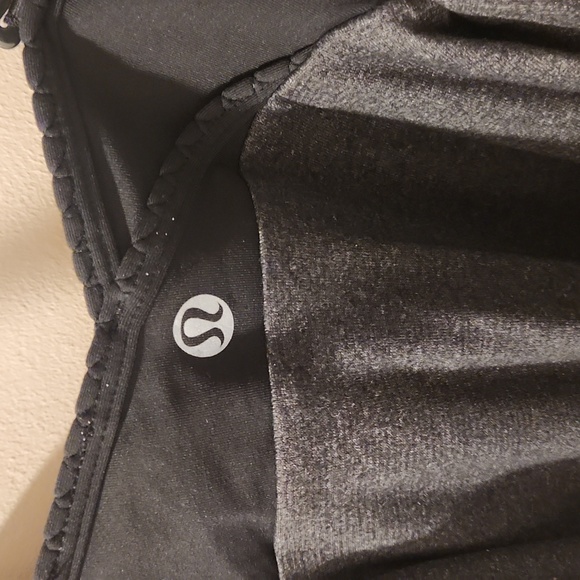 Lululemon Graceful Flow Tank size 6 - Picture 4 of 5